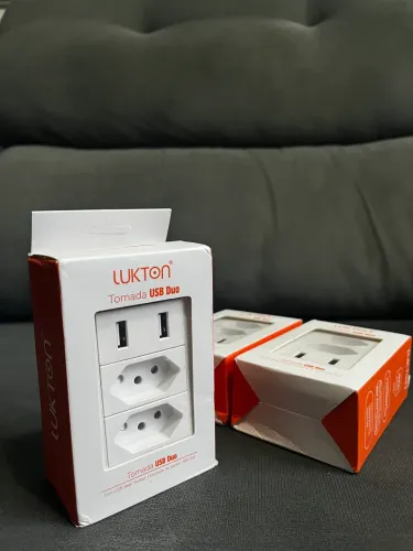 Retire hoje! Tomada USB duas entradas LACRADA