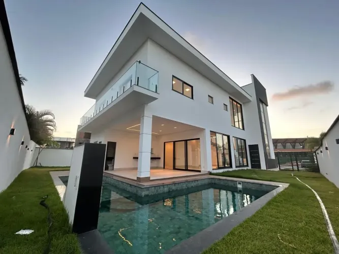 CASA NO ALPHAVILLE COM 4 QUARTOS, SENDO 3 SUITES, PISCINA, QUINTAL, ENERGIA SOLAR, CASA NO
