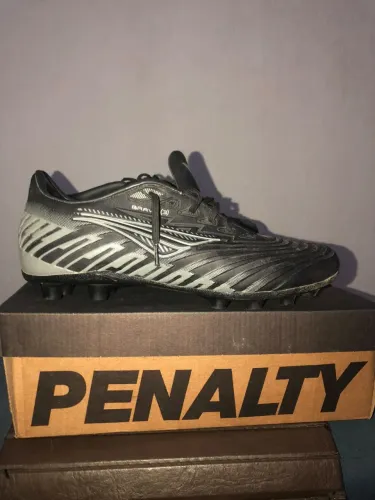 Uma chuteira penalty