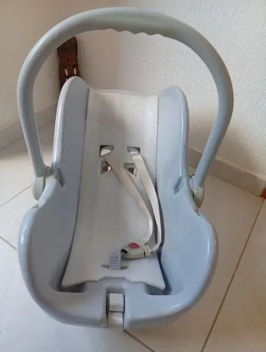 Bebê conforto sem a roupinha