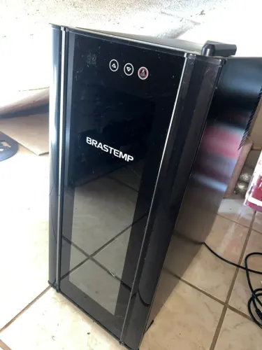 Vendo adega 12 garrafas refrigerada 