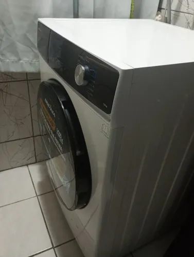 Máquina de roupas lava e seca