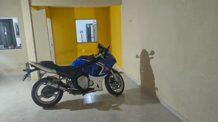 Suzuki a venda moto impecável