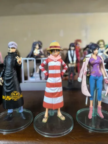 3 figures one piece (Trafalgar,Luffy,Tashigi)
