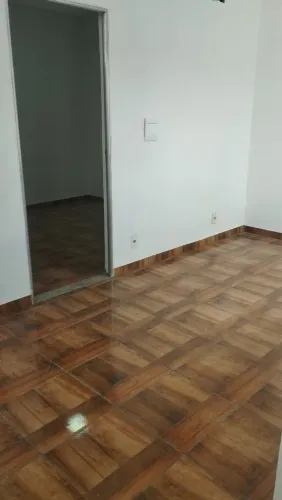 Casa de 2 quartos 2 banheiros sala cozinha e área de tanque impecável pintura nova