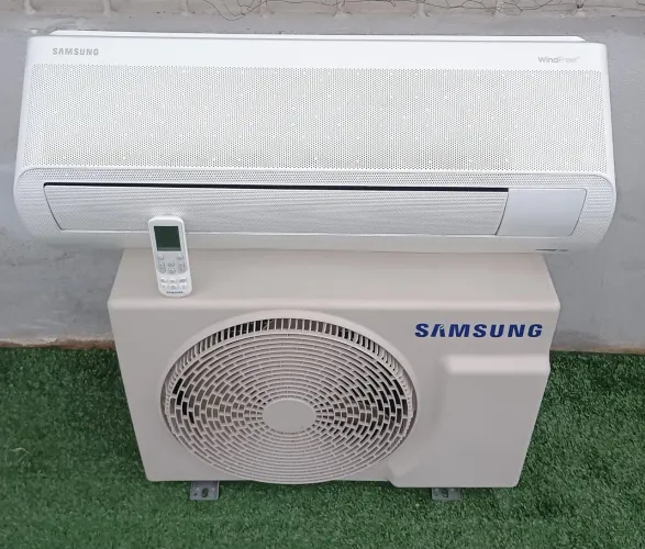 Split inverter Samsung Wind free 12.000 BTUs,semi-nova!