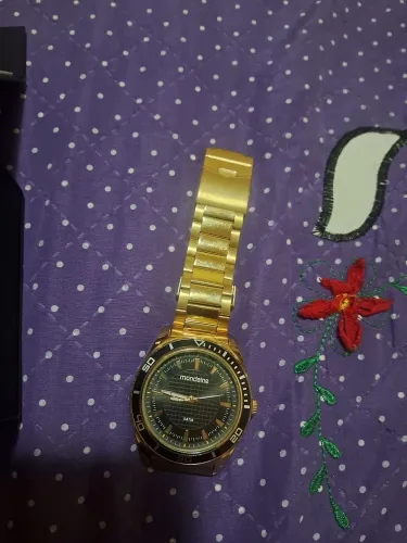 Vendo dois relógios. Dourado. 200. E prateado. 250 mas detalhes e so chama pv