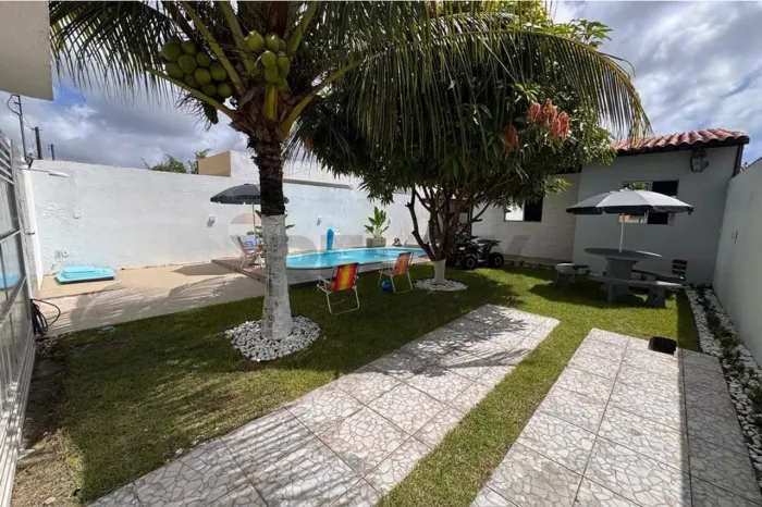 Casa com piscina em Condomínio fechado em marechal Deodoro por apenas R$ 329 mil.