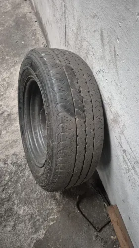 Roda e pneus para hr em ótimo estado pneu 195/70/15