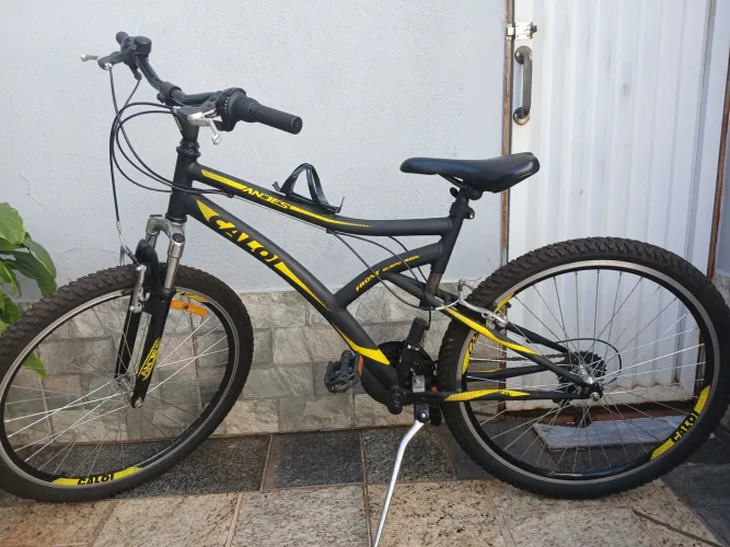 Bicicleta caloi,em estado de nova. Usado muito pouco,,confortável, segura e resistente.