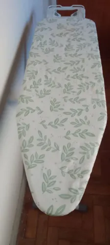 Tabua/mesa de passar roupa dobrável