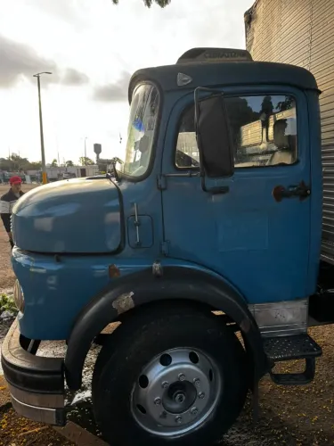 Vende se Mercedes 1113 truckado baú