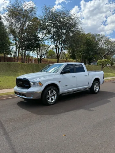 Ram Classic Laramie 5.7 V8 16V Gasolina 4X4 Aut. 2023