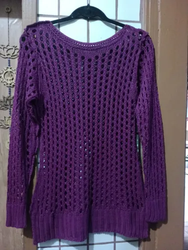 Blusa artesanal crochê vazada roxa 