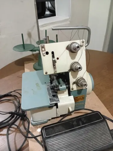 MÁQUINA DE COSTURA OVERLOCK DE PEQUENO PORTE FN-2