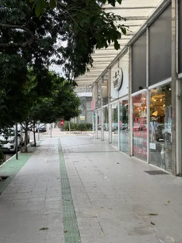 Loja c/ sobre-loja coração de Itapoã super bem localizada!