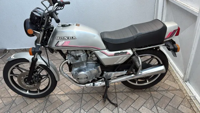 Vende-se Honda CB 400 1983