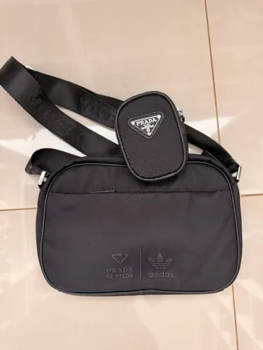 Bolsa Colab Prada com Adidas