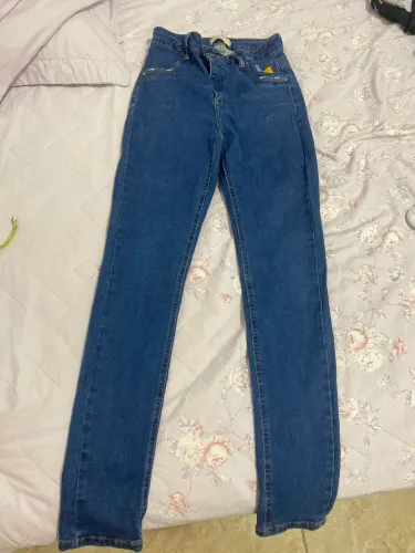 Calça jeans 38 (mas veste 36)