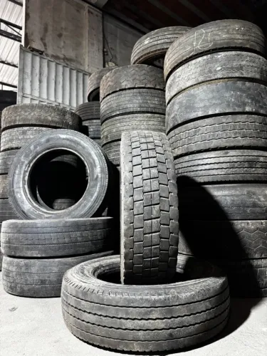 Pneus 215/75R17.5C - Usados - R$ 150.00 Unidade