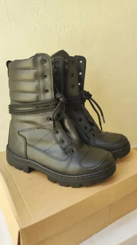 Bota coturno preta cano acolchoado tamanho 37 usada
