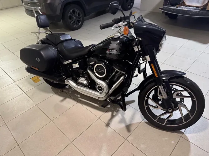 Harley-Davidson Sport Glide 2021 - 15.000 km - Sissy Bar e Protetor de Motor