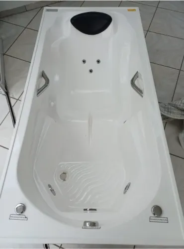 Nova - BANHEIRA DE HIDROMASSAGEM - NOVA - sem motor