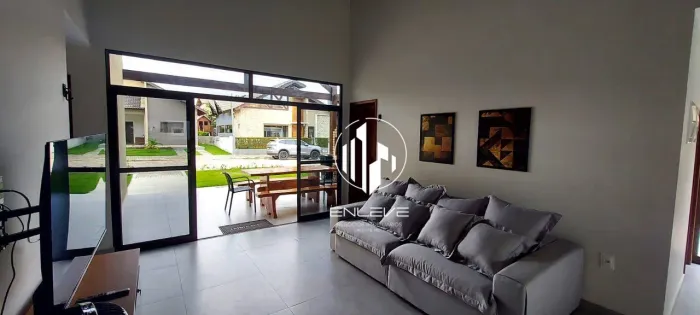 Casa com 05 Quartos no Condomínio Águas da Serra