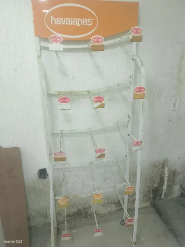 Expositora de havaianas