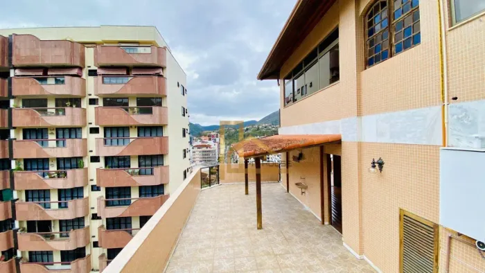 Cobertura duplex com 4 dormitórios à venda, 238 m² por R$ 1.390.000 - Agriões - Teresópoli