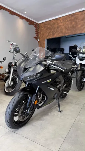 TRIUMPH DAYTONA 660
