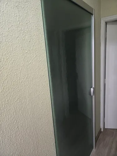 PORTA DE VIDRO 90X210CM - VIDRO JATEADO ESTRUTURA EM ALUMÍNIO NOVÍSSIMA