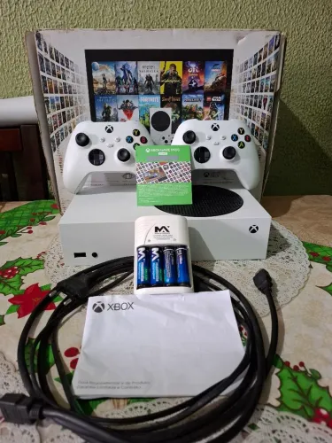 Xbox Series S c/ 2 controles