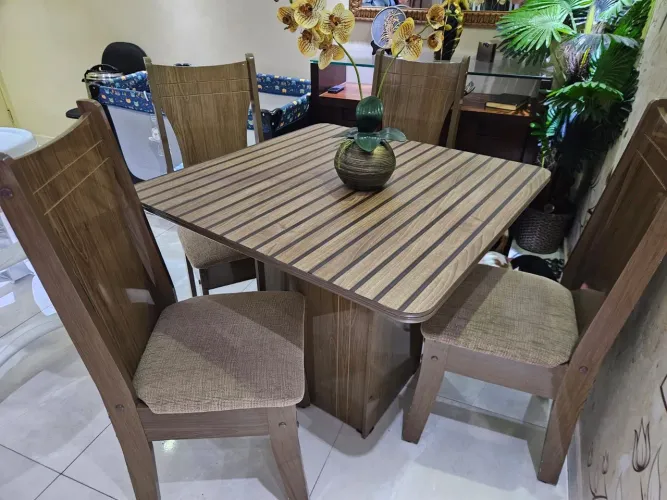 Mesa de Jantar 4 cadeiras