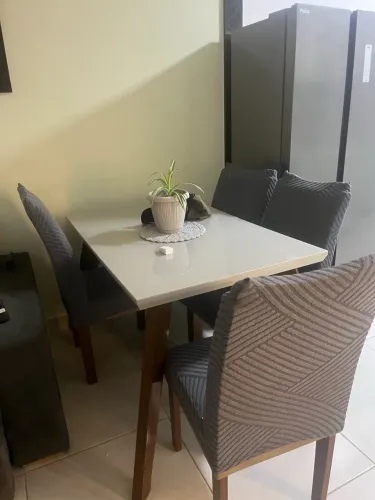 Vende-se esta mesa