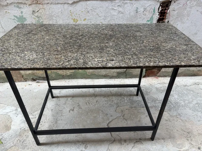 Mesa / Bancada de Granito com Base de Ferro (150 cm x 80 cm)