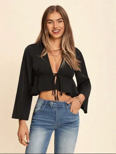 Blusa Peplum Com Amarração, Mangas Sino Com Babados. Tamanho M.