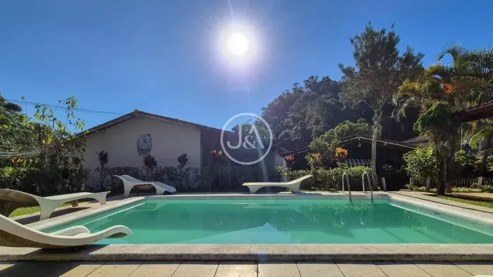 Casa para venda com 3 quartos, 666m² - Nogueira - Petrópolis/RJ