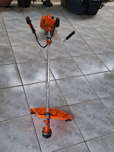 VENDO ROÇADEIRA IMPORTADA STHIL SF-290