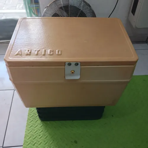 Mini freezer para camping  110v gelando. Raro 