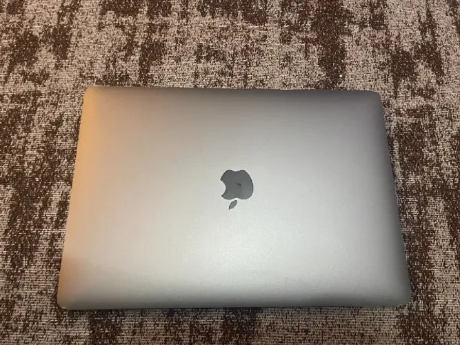 MacBook Pro Retina 13" (2018) - Core i5 Quad-Core / 8GB RAM / 512GB SSD / Touch Bar
