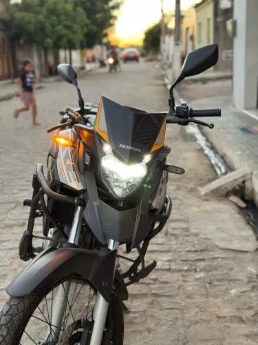 Vende-se Honda XRE 300 Adventure 2023