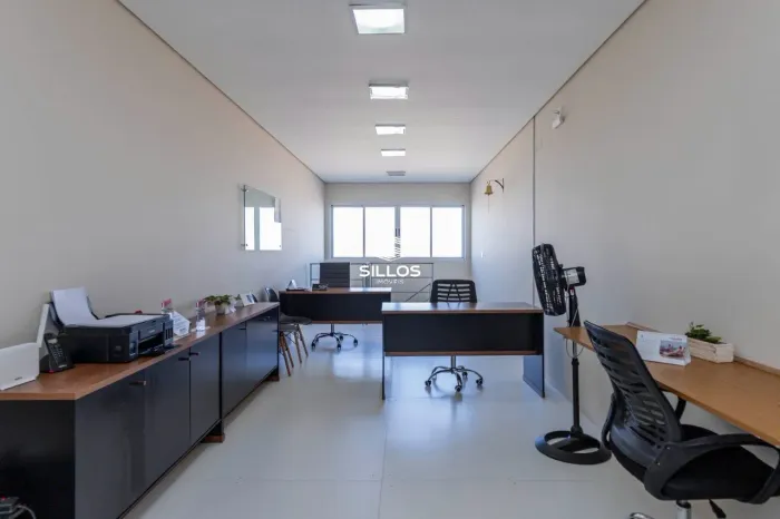 Loja com 60m², com mezanino, à venda no Ahú em Curitiba