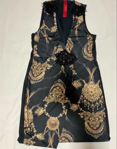 Vestido preto lança perfume TAM G