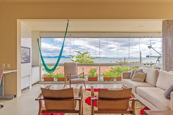Se você procura vista para o mar, sol e tranquilidade ? Encontrou! Amplo apartamento com 3