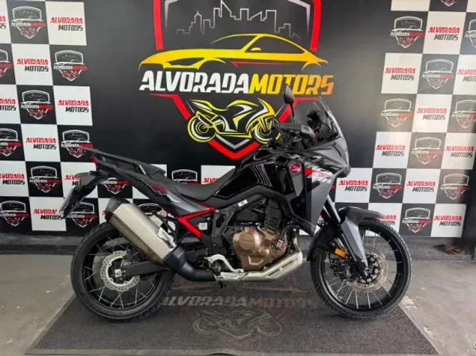 Africa twin 2026 1.000 km apenas. Já emplacada e à pronta entrega