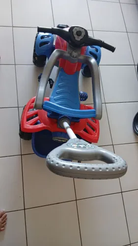 Carrinho de bebe com pedal