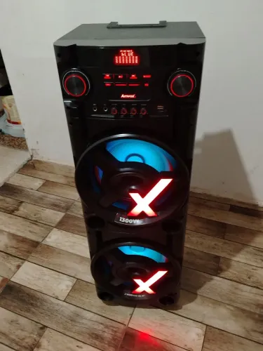 Vendo Caixa de som nova som Muito alto compensa ter uma!!! 