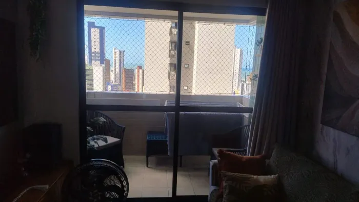 Porta de vidro em estrutura de alumínio