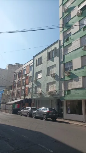 JK / Kitnet AMPLO Cidade Baixa - 1 lance de escada Preço atrativo